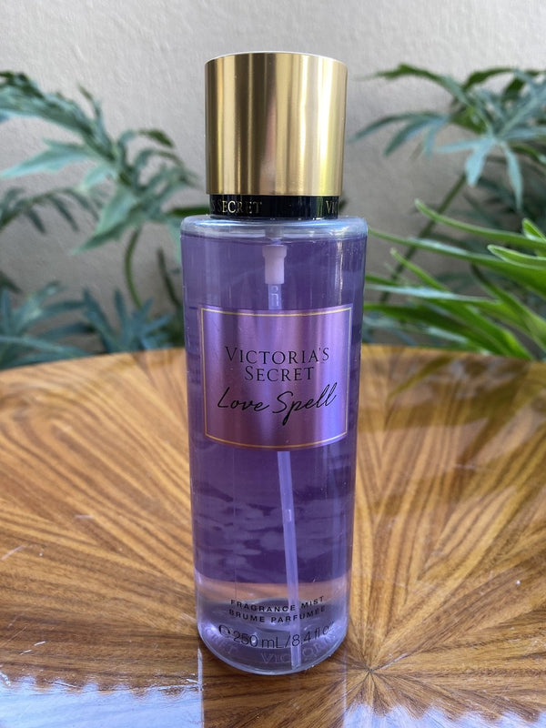 Body splash Love Spell, marcaVictoria’s Secret, 250 ml