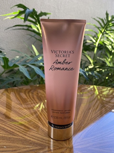 Hidratante Amber Romance, marca Victoria´s Secret, 236 ml