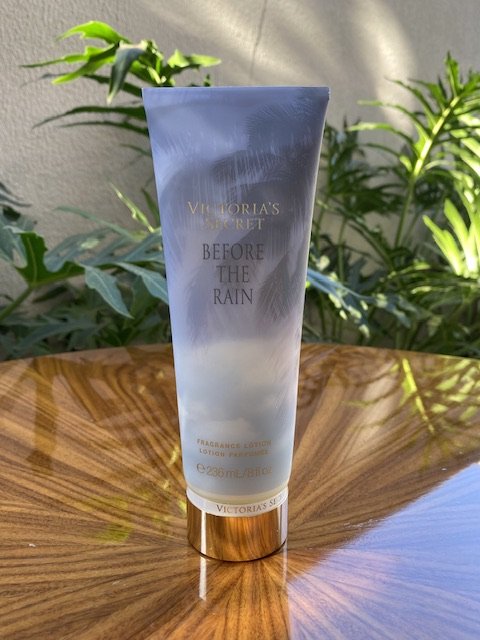 Hidratante Before the Rain, marca Victoria´s Secret, 236 ml