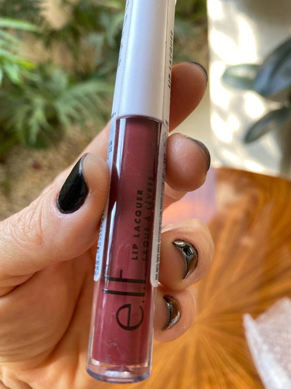 Gloss Lip Lacquer marca  ELF, cor Black Cherry, 2,5 ml